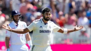 જસપ્રીત બુમરાહ સાઉથ આફ્રિકા સામેની ટેસ્ટ મેચમાં 5 વિકેટ લઈને ઉજવણી કરી રહ્યો છે, જેણે ભાગવત ચંદ્રશેખરની 16મી પાંચ-વિકેટની સિદ્ધિની બરાબરી કરી.
