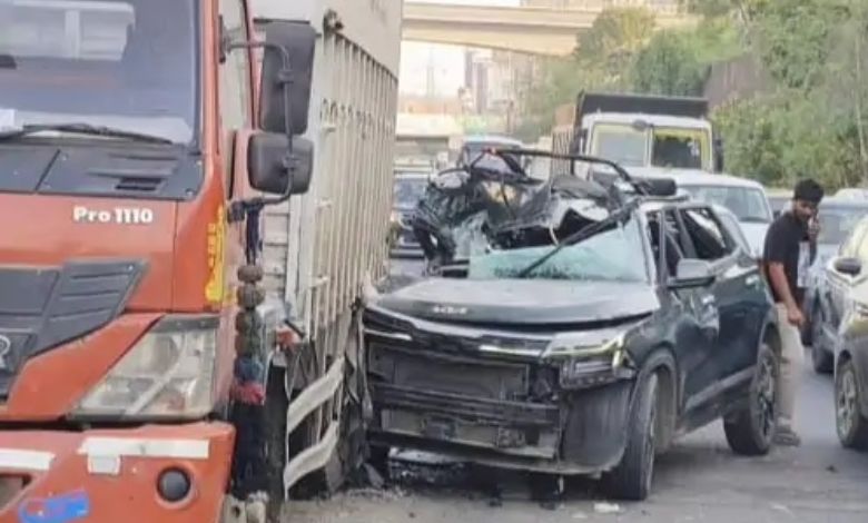 અમદાવાદના થલતેજ અડન્ડરપાસમાં ટ્રક પાછળ કાર ઘૂસી ગઈ, કાર ચાલકનું મોત