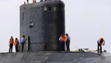 પાકિસ્તાનને ચીન કરી રહ્યું છે સબમરીન સપ્લાય! ભારતીય નેવીએ કર્યો સનસનીખેજ ખુલાસો નવી દિલ્હી: પાકિસ્તાન અને ચીનની ભાઈબંધીની વાત ભારત માટે કોઈ નવી વાત નથી. પરંતુ અનેક અહેવાલોમાં દાવો કરવામાં આવ્યો છે કે પાકિસ્તાન એન ચીનના સબંધો વધુ નજીક આવી રહ્યા છે અને હવે તે માત્ર સમર્થન આપવા સુધી સીમિત નથી રહ્યા. તાજેતરમાં જ નેવીને અહેવાલો મળ્યા છે કે ચીન પાકિસ્તાનને સબમરીન સપ્લાય કરી રહ્યું છે. ભારતીય નૌકાદળના ડેપ્યુટી ચીફ વાઇસ એડમિરલ સંજય વાત્સાયને આ માહિતી આપી હતી.