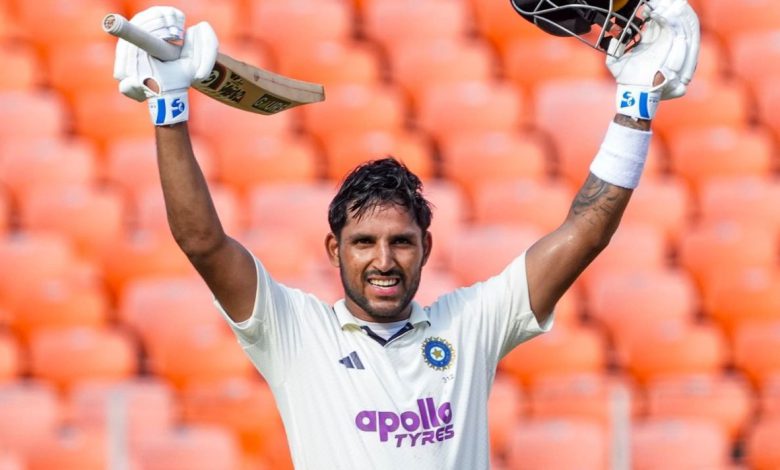 ધ્રુવ જુરેલનો બેટિંગ કરતો ક્લોઝ-અપ ફોટો