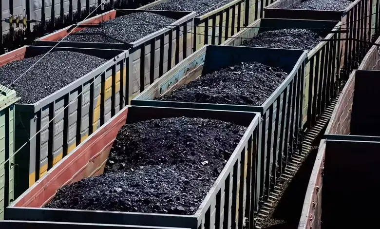 સપ્ટેમ્બર 2025 માં 14 ટકાના ઉછાળા સાથે કોલસાના જથ્થાનું વહન કરતું જહાજ/રેલવે વેગન, જે વધેલી આયાત દર્શાવે છે.