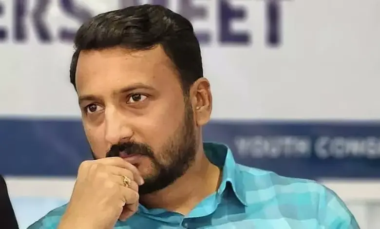 કેરળના સસ્પેન્ડેડ કોંગ્રેસ ધારાસભ્ય રાહુલ મમકુટાથિલની મુશ્કેલીઓ વધી છે. એક મહિલા પર જાતીય સતામણી અને બળજબરીથી ગર્ભપાત કરાવવા માટે દબાણ કરવાના આરોપસર