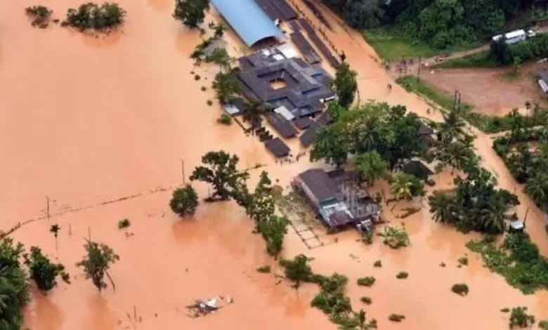 શ્રીલંકામાં ચક્રવાત દિત્વાથી થયેલું નુકસાન અને વડાપ્રધાન નરેન્દ્ર મોદી દ્વારા ભારતની મદદની જાહેરાત દર્શાવતી તસવીર.