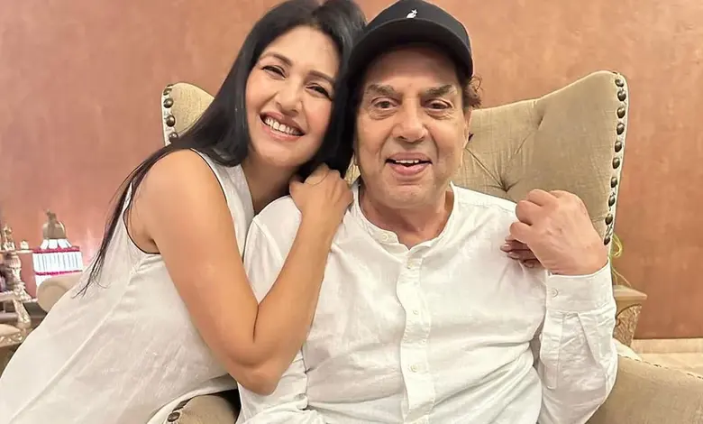 દેઓલ પરિવારની પુત્રવધૂ, અભિનેત્રી અને ટ્રાવેલ શો હોસ્ટ દીપ્તિ ભટનાગરનો સુંદર ક્લોઝ-અપ ફોટો.