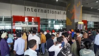 દિલ્હીમાં ઇન્દિરા ગાંધી આંતરરાષ્ટ્રીય એરપોર્ટ પર એર ટ્રાફિક કંટ્રોલ સિસ્ટમ (ATC)માં આવેલી મોટી ટેકનિકલ ખામીના કારણે કુલ 800થી વધુ ફ્લાઇટ્સ અત્યારે