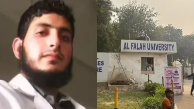 દિલ્હી બ્લાસ્ટ અને ફરીદાબાદ આતંકી મોડ્યુલની તપાસમાં અલ-ફલાહ યુનિવર્સિટી ચર્ચાનું કેન્દ્ર બન્યું છે. જેમાં દિલ્હી પોલીસે આ યુનીવર્સીટીમાં તપાસ શરુ કરી છે. ફરીદાબાદ પોલીસે