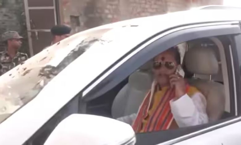 બિહારમાં મતદાન વચ્ચે છમકલું ! લખીસરાયમાં નાયબ મુખ્ય પ્રધાનના કાફલાને ઘેર્યો, ચપ્પલ ફેંકાઈ