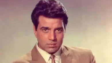 અભિનેતા ધર્મેન્દ્રનો જૂનો ફોટો, તેમની સંઘર્ષ ગાથા અને ફિલ્મી કારકિર્દી દર્શાવતો.