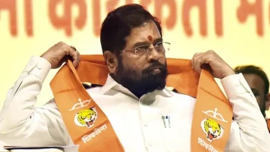 રાજ્યના મુખ્ય પ્રધાન દેવેન્દ્ર ફડણવીસ બન્યા ત્યારથી રાજ્યના ભૂતપૂર્વ મુખ્ય પ્રધાન એકનાથ શિંદે નાયબ મુખ્ય પ્રધાનપદ મળ્યું હોવા છતાં નારાજ છે અને આ વાત સર્વવિદિત છે, પરંતુ હવે