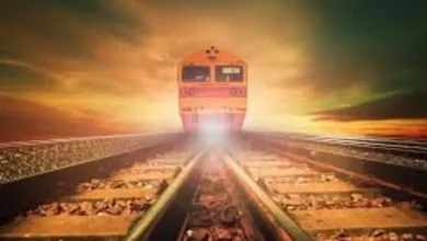 ઈંગ્લેન્ડના ઉત્તર-પશ્ચિમમાં આજે એક દુર્ઘટના સર્જાઈ છે. ટ્રેન ટ્રેક પરથી નીચે ઉતરી ગઈ હોવાનું જાણવા મળ્યું છે. ઘટનાસ્થળે રાહત અને બચાવ કામગીરીની સેવાઓ શરૂ કરી દેવામાં આવી છે