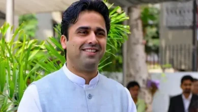 ગુજરાત કોંગ્રેસમાં ચાલી રહેલી રાજકીય ગરમાગરમી અને અહેમદ પટેલના દીકરા ફૈઝલ પટેલની નવી પાર્ટી બનાવવાની જાહેરાતને દર્શાવતું ચિત્ર.