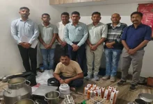 ઈડરમાં 'નકલી દૂધ' ફેક્ટરીનો પર્દાફાશ: તમારા ઘરે આવતું દૂધ અસલી છે કે ઝેરી? જાણો ભેળસેળ પારખવાની સરળ રીત!