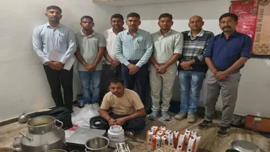 ઈડરમાં 'નકલી દૂધ' ફેક્ટરીનો પર્દાફાશ: તમારા ઘરે આવતું દૂધ અસલી છે કે ઝેરી? જાણો ભેળસેળ પારખવાની સરળ રીત!