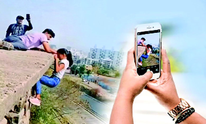 Focus: Why is the short video craze growing among 'Gen Z'...