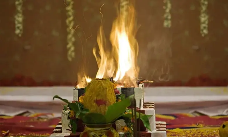 ઉલ્હાસનગરમાં નકલી હવન કરાવી 70 વર્ષની વૃદ્ધા સાથે સાત લોકોએ 24 લાખ રૂપિયાની છેતરપિંડી આચરી હતી. વૃદ્ધાએ આ પ્રકરણે નોંધાવેલી ફરિયાદને