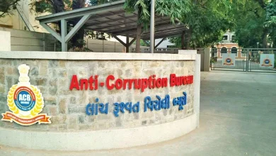 ગુજરાત ACBએ દિલ્હી ક્રાઇમ બ્રાન્ચના ASI સહિત 3ને ઝડપ્યા: વિઝા કન્સલ્ટન્ટનું નામ કેસમાંથી દૂર કરવા કરોડોની માંગણી