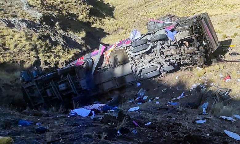 દક્ષિણ અમેરિકાના પેરુમાં ભયાનક અકસ્માત: ડબલ-ડેકર બસ ઊંડી ખાઈમાં ખાબકતા 37ના મોત