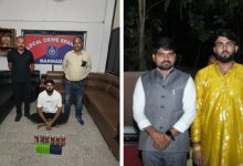 પોલીસના પટ્ટા ઉતારવાના વિવાદ વચ્ચે AAPના જિલ્લા પ્રમુખનો ભાઈ દારૂ વેચતા ઝડપાયો!