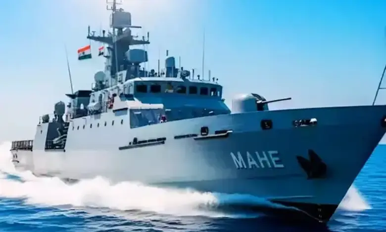 સ્વદેશી યુદ્ધ જહાજ આઇએનએસ માહે ભારતીય નૌકાદળમાં સામેલ થતાં.
