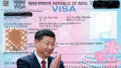 ભારત અને ચીનના ધ્વજ એકસાથે, જે બંને દેશોના સંબંધો સુધારવાના પ્રયાસો દર્શાવે છે.