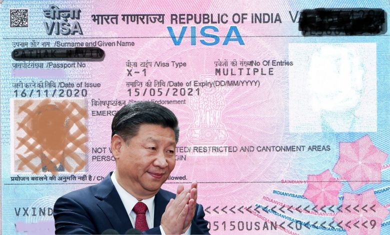 ભારત અને ચીનના ધ્વજ એકસાથે, જે બંને દેશોના સંબંધો સુધારવાના પ્રયાસો દર્શાવે છે.