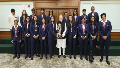 હરમનપ્રીતની ટીમ 2017માં ટ્રોફી વિના મોદીને મળી હતી, પણ આ વખતે મૂલ્યવાન ટ્રોફી સાથે મળી