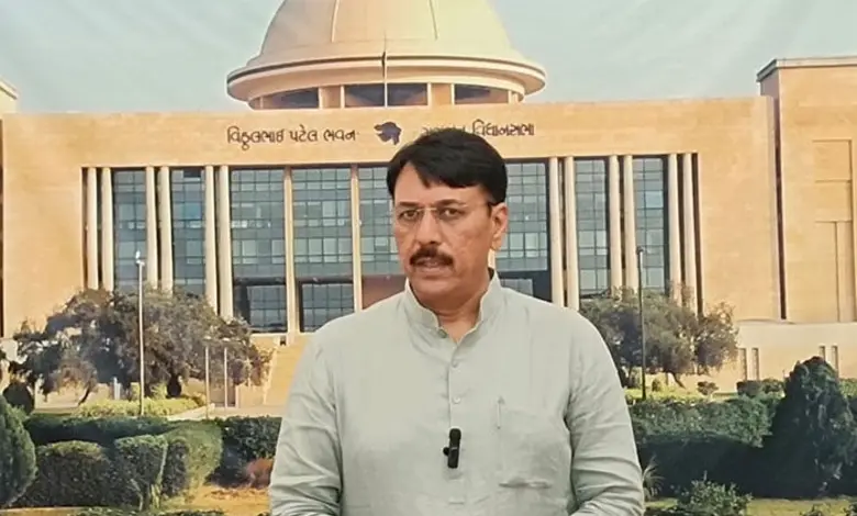 કોંગ્રેસના પ્રદેશ અધ્યક્ષ અમિત ચાવડા જન આક્રોશ યાત્રાની વિગતો આપતા, પ્રેસ કોન્ફરન્સમાં.