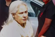 દિગ્ગજ અભિનેત્રી જયા બચ્ચન અને પેપ્ઝની તૂ-તૂ મૈં મૈં કંઈ ખાસ નવી નથી. અવારનવાર સોશિયલ મીડિયા પર જયા બચ્ચન પેપ્ઝ પર ગુસ્સો કરતો વીડિયો વીડિયો વાઈરલ થઈ રહ્યો છે.