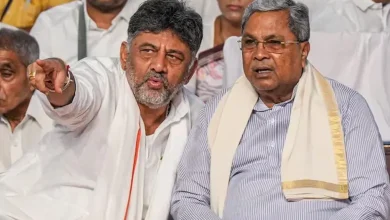 કર્ણાટકના મુખ્યમંત્રી સિદ્ધારમૈયા અને નાયબ મુખ્યમંત્રી ડીકે શિવકુમારની તસવીર.