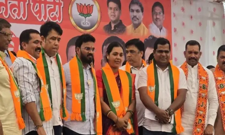 ભાજપના નેતા રવીન્દ્ર ચવ્હાણ દ્વારા પાલઘરના નેતા કાશીનાથ ચૌધરીના પ્રવેશને મુલતવી રાખતો પત્ર.