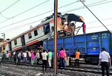 છત્તીસગઢના બિલાસપુરમાં મંગળવારે મોટી ટ્રેન દુર્ઘટના ઘટી હતી, જેમાં 12 લોકોના મોત અને 20 જણને ગંભીર ઈજા પહોંચી હતી. કોરબાથી બિલાસપુર જઈ