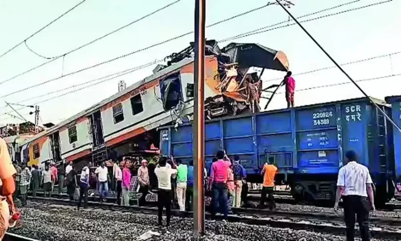 છત્તીસગઢના બિલાસપુરમાં મંગળવારે મોટી ટ્રેન દુર્ઘટના ઘટી હતી, જેમાં 12 લોકોના મોત અને 20 જણને ગંભીર ઈજા પહોંચી હતી. કોરબાથી બિલાસપુર જઈ