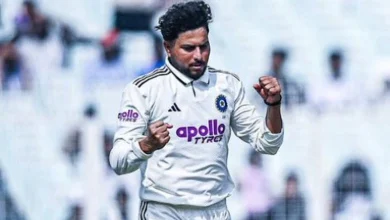 ભારતે 30 રનની સરસાઈ લીધા પછી કુલદીપે પહેલી વિકેટ અપાવી