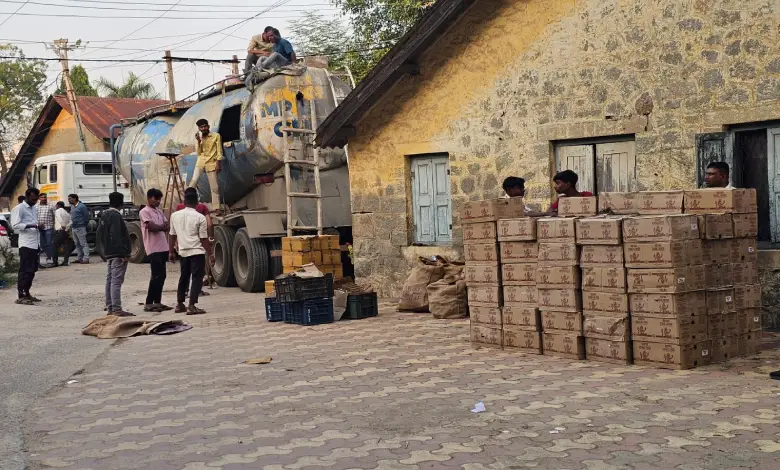 Liquor tanker seized in Chhotaudepur Pavijetpur