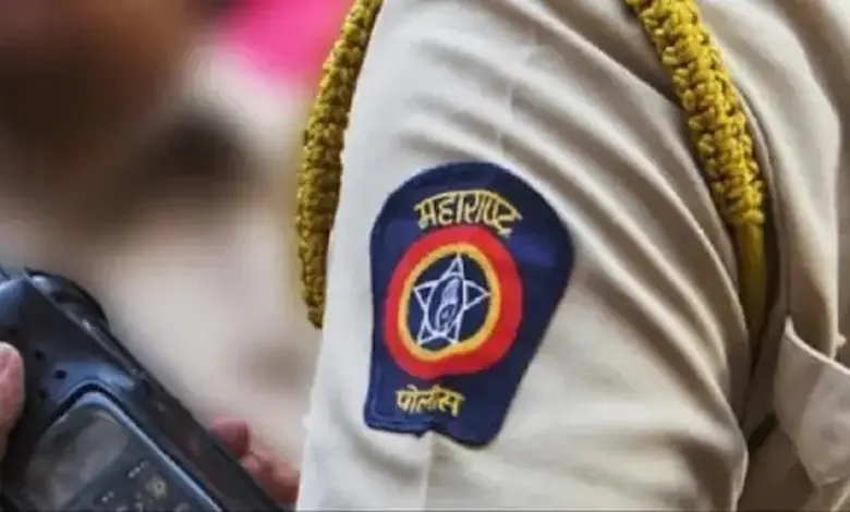 મહારાષ્ટ્ર પોલીસ દ્વારા દિલ્હી બ્લાસ્ટ બાદ સુરક્ષા એલર્ટના ભાગરૂપે આગ અને વિસ્ફોટની ફેરતપાસ કરતી ટીમ.