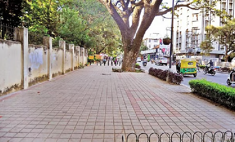 સપના દેસાઈ-મો-સિ-૧૫-ત-૬૬૭૩- ૨૦-૧૧-૨૦૨૫ યુનિવર્સલ પૉલિસી હેઠળ મુંબઈની ફૂટપાથને અપગ્રેડ કરાશે.