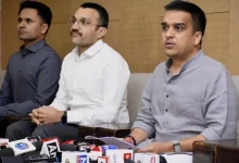 આંતરરાષ્ટ્રીય સાયબર સ્લેવરી રેકેટના મુખ્ય એજન્ટ નીલેશ પુરોહિત (નીલ)ની ગુજરાત સાયબર સેન્ટર ઑફ એક્સલન્સ દ્વારા ધરપકડ બાદનો ફોટો.