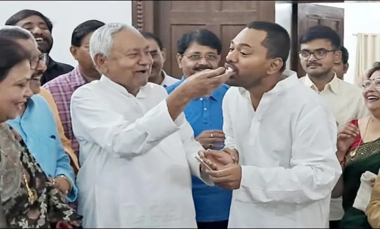 નીતીશ કુમાર ફરી CM બનતા દીકરા નિશાંતે અભિનંદન આપ્યા, રાજકારણમાં એન્ટ્રી અંગે મૌન