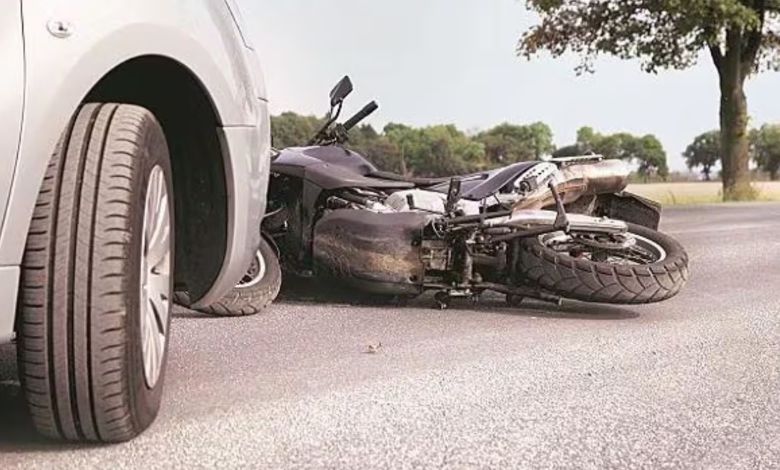 અકસ્માતમાં ઘવાયેલા મોટરસાઇકલસવારને 16 લાખ રૂપિયા વળતર ચૂકવવાનો આદેશ