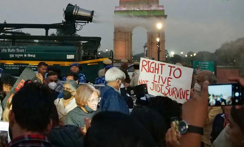 રાજધાનીમાં રહેવું મુશ્કેલ! દિલ્હીમાં વધતા પ્રદૂષણ સામે ઇન્ડિયા ગેટ ખાતે લોકોનું પ્રદર્શન: AQI 400 પાર…