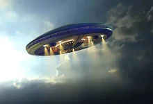 કેનેડાના દરિયાકિનારે કાર્ગો જહાજ દ્વારા રાત્રે કેમેરામાં રેકોર્ડ કરાયેલું UFO (ઉડનતશ્તરી)નું ચિત્ર.