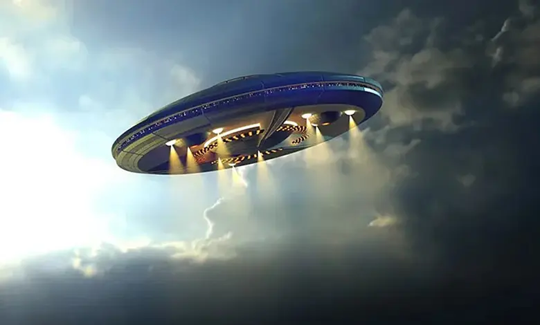 પેસિફિક મહાસાગરના કિનારે UFO દેખાયું: કાર્ગો જહાજના ક્રૂ મેમ્બર્સે કેમેરામાં કર્યું રેકોર્ડ, દુનિયામાં ખળભળાટ!