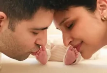 પરિણીતી ચોપરા અને રાઘવ ચઢ્ઢા તેમના દીકરાના પગ ચૂમતા દેખાય છે, દીકરાનું નામ નીર રાખવામાં આવ્યું છે.