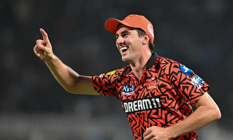 ઓસ્ટ્રેલિયાના સ્ટાર ઝડપી બોલર પેટ કમિન્સને આજે સતત ત્રીજી ઈન્ડિયન પ્રિમિયર લીગ (આઈપીએલ) સીઝન માટે સનરાઈઝર્સ હૈદરાબાદે (એસઆરએચ) કેપ્ટન બનાવ્યો હતો. એસઆરએચ