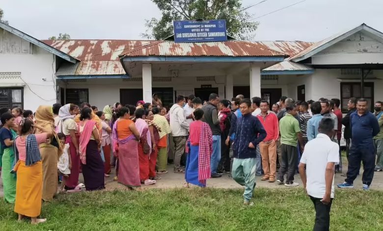 મણિપુરમાં સરકારની ૮૪ની સહાયને લોકોએ નકારી પરત કરી; કહ્યું એક આટલી સહાયમાં એક ટંકનું ખાવાનું પણ ન મળે