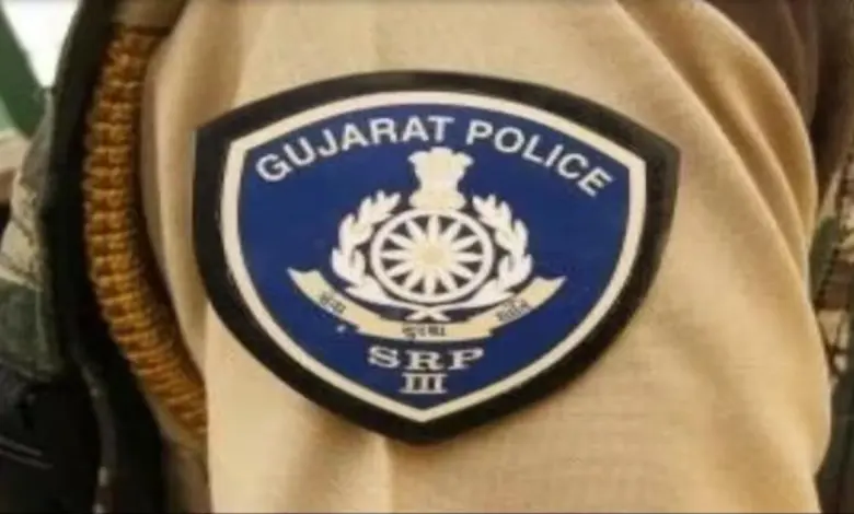 ખેલકુંભમાં ટેનિસ રમતી વખતે હૃદયરોગના હુમલાથી ઢળી પડેલા પોલીસકર્મી તુલસીદાસ વૈષ્ણવની તસવીર