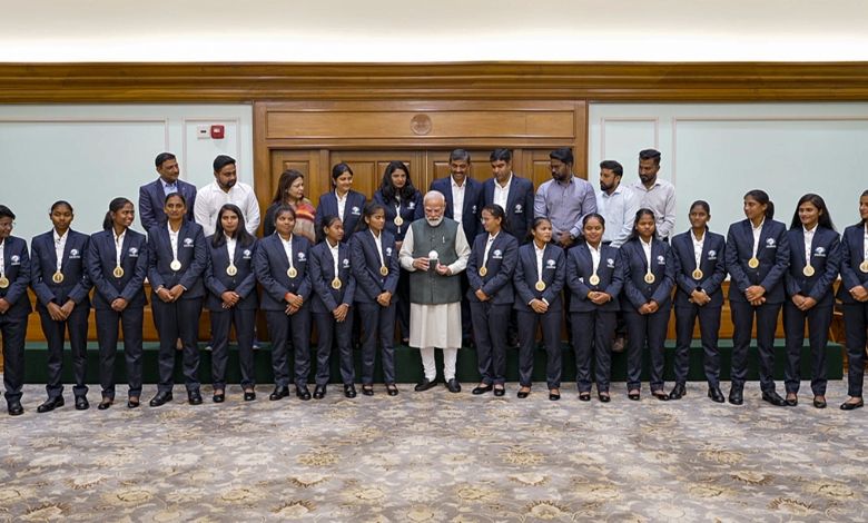 ઝળહળતી ટ્રોફી તમારી તનતોડ મહેનતનું ઉદાહરણ છેઃ પીએમ મોદી