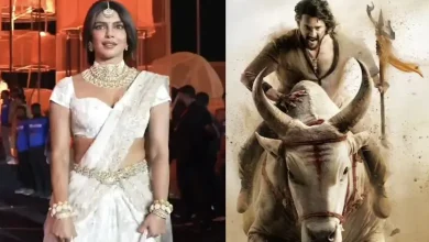 ફિલ્મ 'વારાણસી'ની ઇવેન્ટમાં સુંદર સફેદ ચણિયાચોળીમાં પ્રિયંકા ચોપરાનો દેસી લૂક, વાળમાં ચોટલો અને માથે બિંદી.