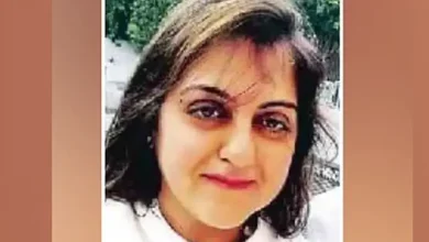 પુણે જમીન કૌભાંડમાં સંડોવાયેલા શીતલ તેજવાનીનો ફોટો અને પોલીસ સમન્સ.