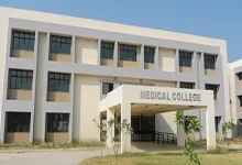 પાટણના ધારપુરમાં આવેલી જીએમઈઆરએસ મેડિકલ કૉલેજની રેગિંગ વિરોધી કમિટીએ 15 એમબીબીએસ વિદ્યાર્થીઓને બે વર્ષ માટે સસ્પેન્ડ કર્યા હતા અને દરેક પર રૂ. 1 લાખનો દંડ